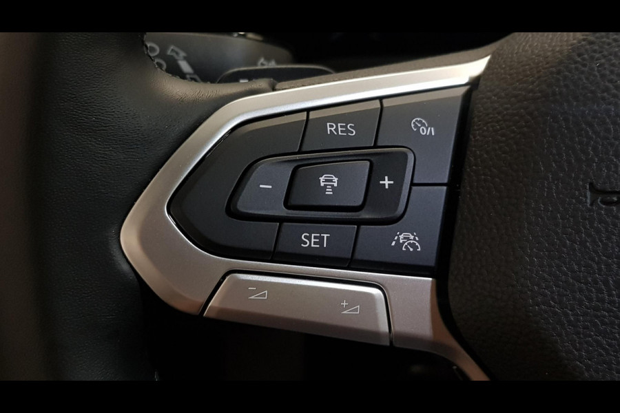 Volkswagen Golf 1.5 eTSI 150pk DSG Style | Navigatie | Climate Control | Camera | Parkeer sensoren | 18" LMV| Led | Keyless entry | Stoelverwarming