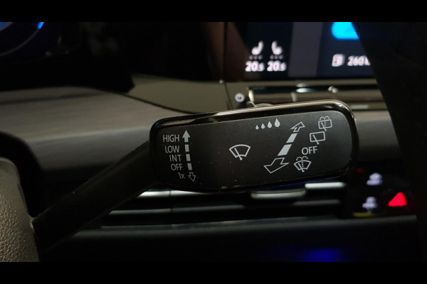 Volkswagen Golf 1.5 eTSI 150pk DSG Style | Navigatie | Climate Control | Camera | Parkeer sensoren | 18" LMV| Led | Keyless entry | Stoelverwarming
