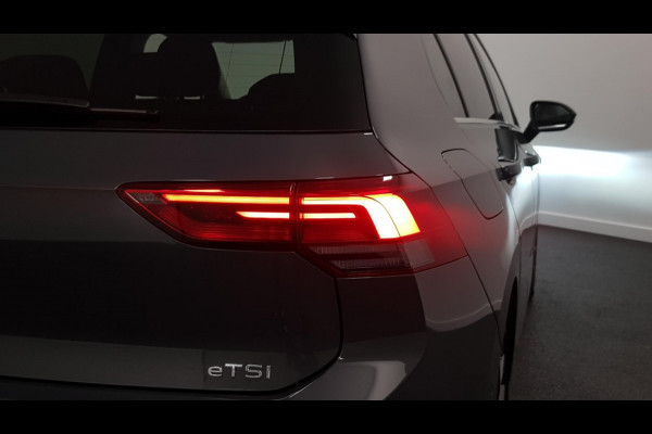 Volkswagen Golf 1.5 eTSI 150pk DSG Style | Navigatie | Climate Control | Camera | Parkeer sensoren | 18" LMV| Led | Keyless entry | Stoelverwarming