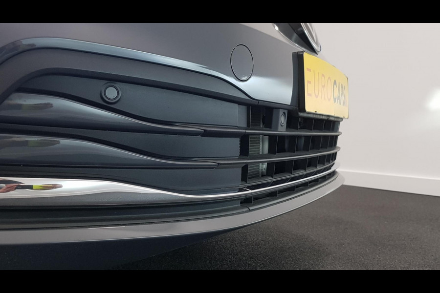 Volkswagen Golf 1.5 eTSI 150pk DSG Style | Navigatie | Climate Control | Camera | Parkeer sensoren | 18" LMV| Led | Keyless entry | Stoelverwarming