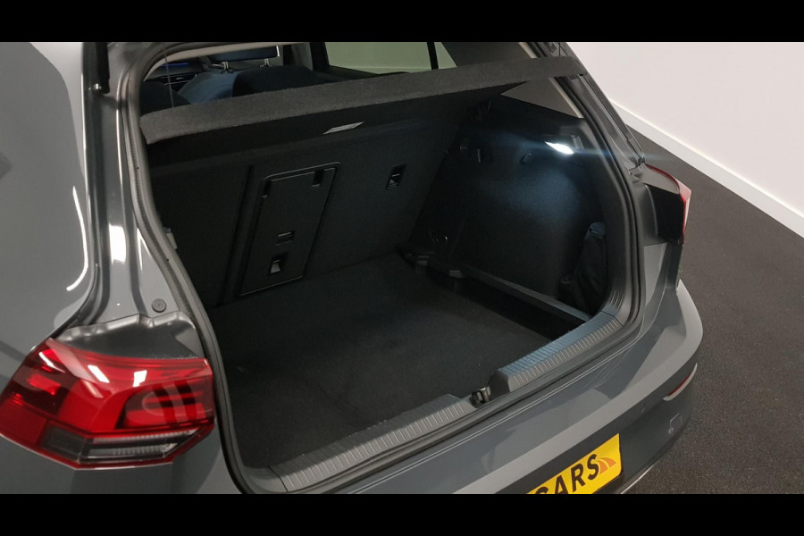 Volkswagen Golf 1.5 eTSI 150pk DSG Style | Navigatie | Climate Control | Camera | Parkeer sensoren | 18" LMV| Led | Keyless entry | Stoelverwarming