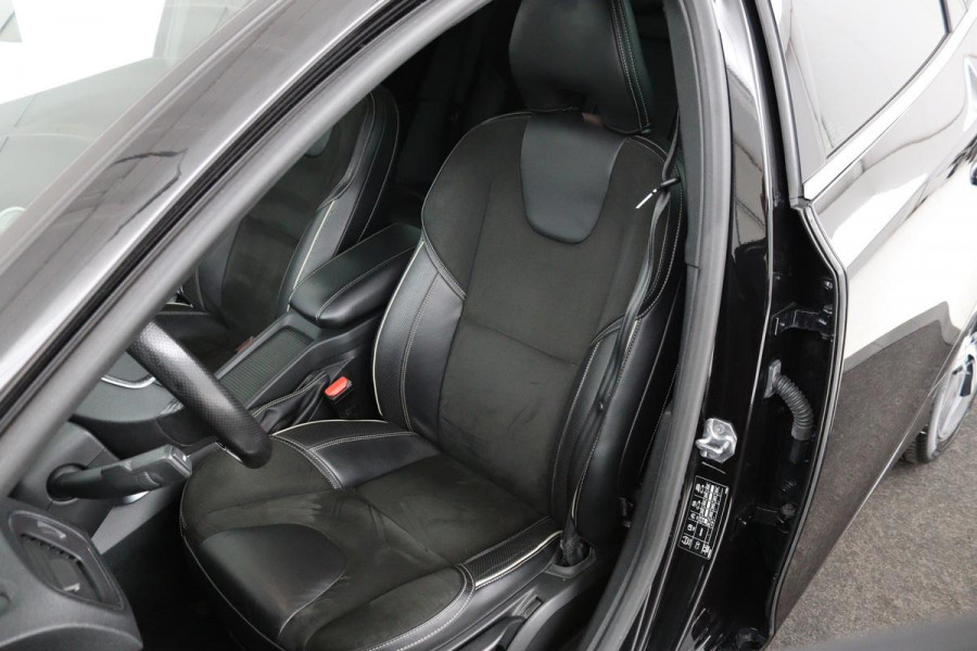 Volvo V40 2.0 T4 Sport | Stoelverwarming | Full LED | Navigatie | Leder/Alcantara | Climate control | Parkeerhulp | Cruise control | R Design