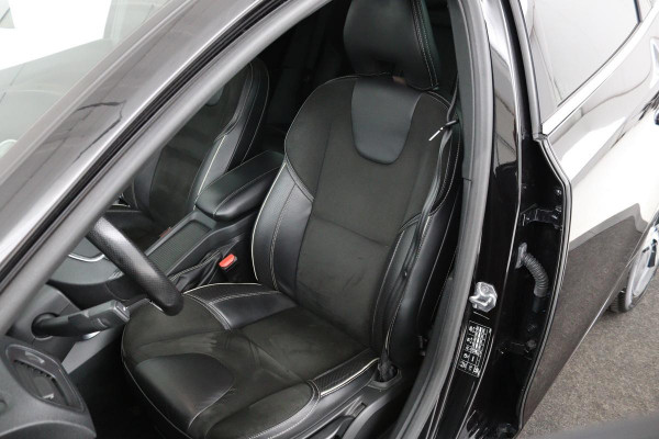 Volvo V40 2.0 T4 Sport | Stoelverwarming | Full LED | Navigatie | Leder/Alcantara | Climate control | Parkeerhulp | Cruise control | R Design