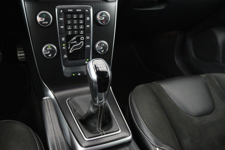 Volvo V40 2.0 T4 Sport | Stoelverwarming | Full LED | Navigatie | Leder/Alcantara | Climate control | Parkeerhulp | Cruise control | R Design