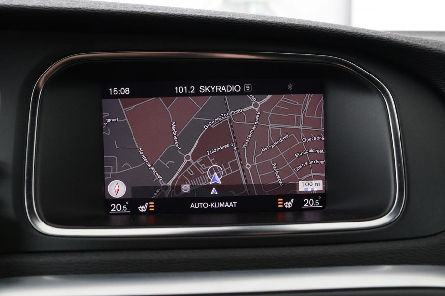 Volvo V40 2.0 T4 Sport | Stoelverwarming | Full LED | Navigatie | Leder/Alcantara | Climate control | Parkeerhulp | Cruise control | R Design