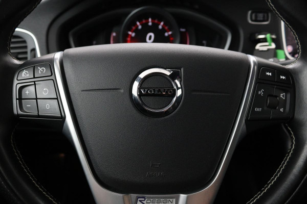 Volvo V40 2.0 T4 Sport | Stoelverwarming | Full LED | Navigatie | Leder/Alcantara | Climate control | Parkeerhulp | Cruise control | R Design