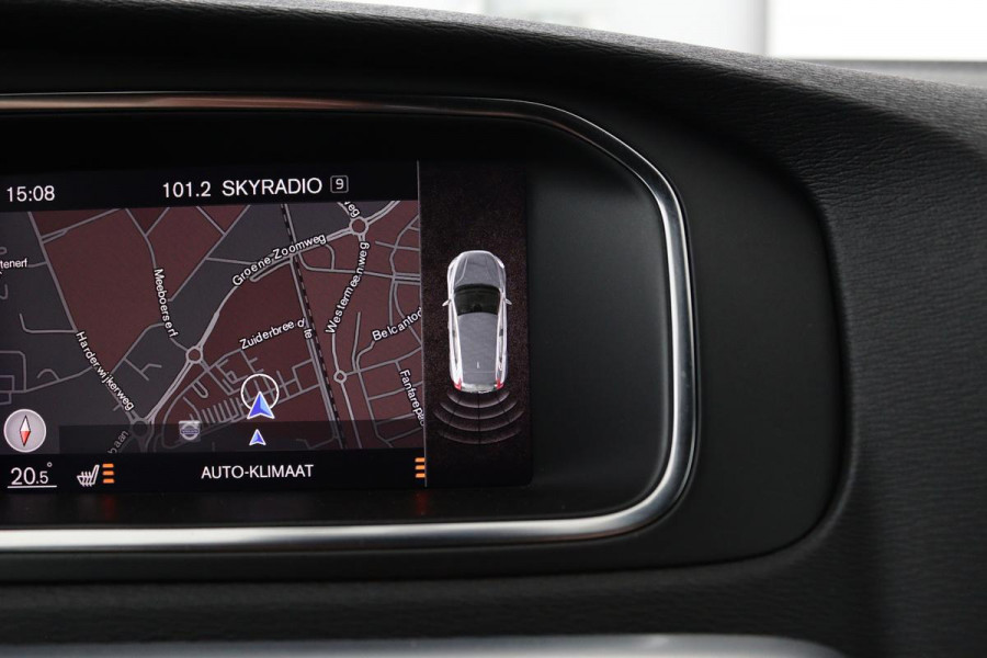 Volvo V40 2.0 T4 Sport | Stoelverwarming | Full LED | Navigatie | Leder/Alcantara | Climate control | Parkeerhulp | Cruise control | R Design