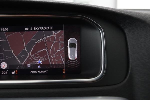 Volvo V40 2.0 T4 Sport | Stoelverwarming | Full LED | Navigatie | Leder/Alcantara | Climate control | Parkeerhulp | Cruise control | R Design
