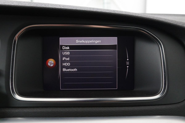 Volvo V40 2.0 T4 Sport | Stoelverwarming | Full LED | Navigatie | Leder/Alcantara | Climate control | Parkeerhulp | Cruise control | R Design