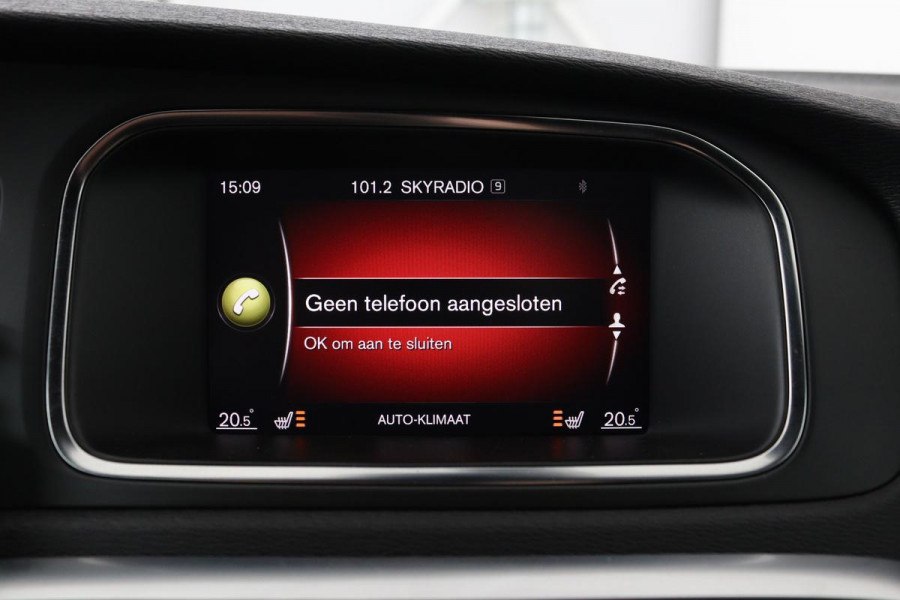 Volvo V40 2.0 T4 Sport | Stoelverwarming | Full LED | Navigatie | Leder/Alcantara | Climate control | Parkeerhulp | Cruise control | R Design
