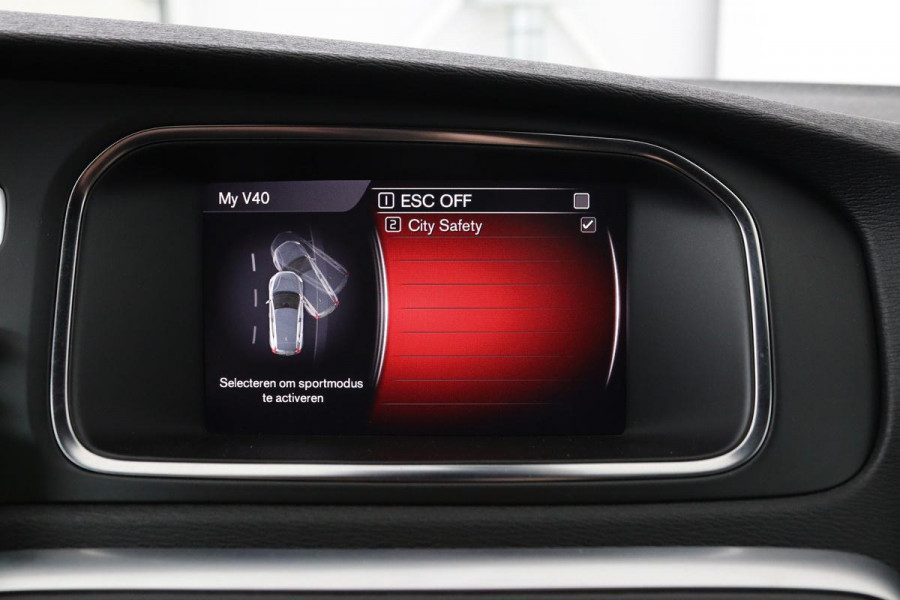 Volvo V40 2.0 T4 Sport | Stoelverwarming | Full LED | Navigatie | Leder/Alcantara | Climate control | Parkeerhulp | Cruise control | R Design