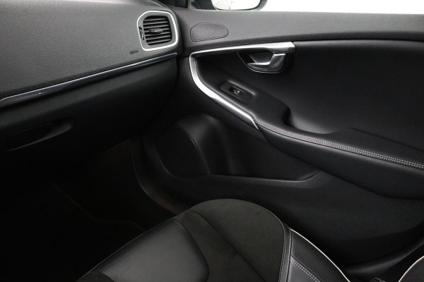 Volvo V40 2.0 T4 Sport | Stoelverwarming | Full LED | Navigatie | Leder/Alcantara | Climate control | Parkeerhulp | Cruise control | R Design