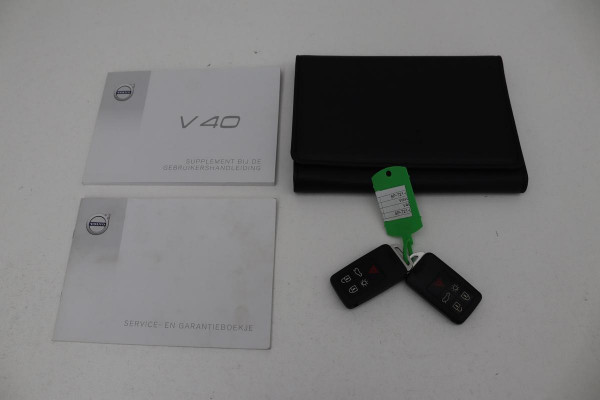Volvo V40 2.0 T4 Sport | Stoelverwarming | Full LED | Navigatie | Leder/Alcantara | Climate control | Parkeerhulp | Cruise control | R Design