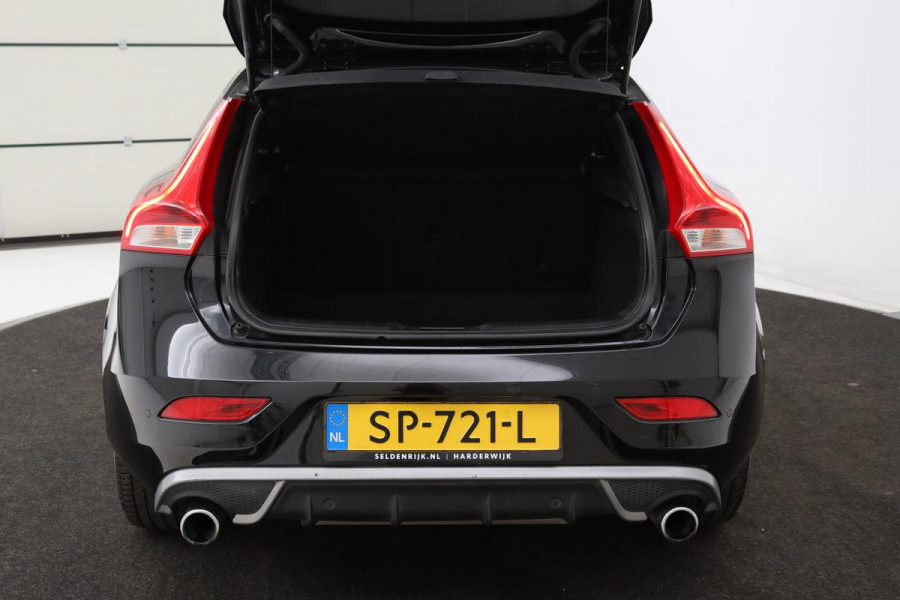 Volvo V40 2.0 T4 Sport | Stoelverwarming | Full LED | Navigatie | Leder/Alcantara | Climate control | Parkeerhulp | Cruise control | R Design