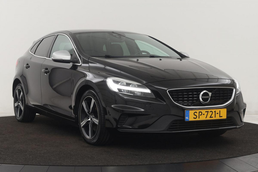 Volvo V40 2.0 T4 Sport | Stoelverwarming | Full LED | Navigatie | Leder/Alcantara | Climate control | Parkeerhulp | Cruise control | R Design