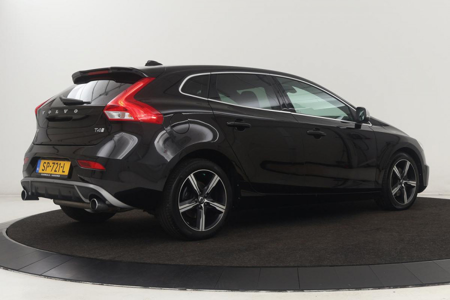 Volvo V40 2.0 T4 Sport | Stoelverwarming | Full LED | Navigatie | Leder/Alcantara | Climate control | Parkeerhulp | Cruise control | R Design