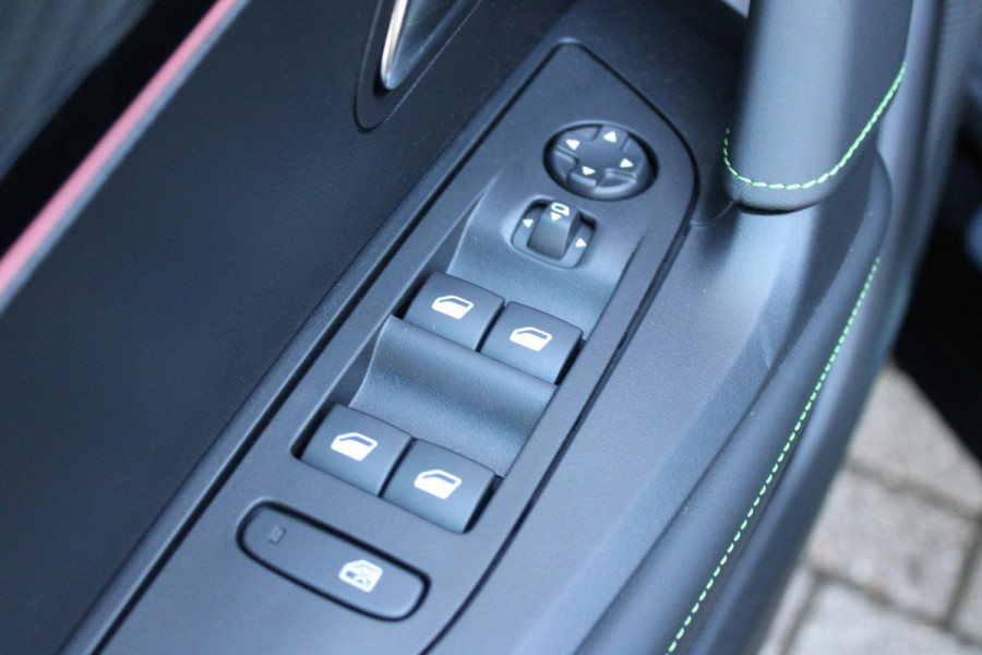 Peugeot 2008 1.2 130PK AUTOMAAT GT PACK | ELEKTRISCH BEDIENBARE BESTUURDERSSTOEL | NAVIGATIE | FULL LED KOPLAMPEN | DRAADLOZE APPLE CARPLAY/ANDROID AUTO | ADAPTIVE CRUISE CONTROL | CAMERA VOOR + ACHTER | CLIMATE CONTROL | LICHTMETALEN VELGEN 17" | KEYLESS ENTRY/START | DAB+ RADIO | ALCANTARA/LEDEREN BEKLEDING  | DODEHOEK DETECTIE | PARKEERSENSOREN VOOR + ACHTER | STOEL VERWARMING |