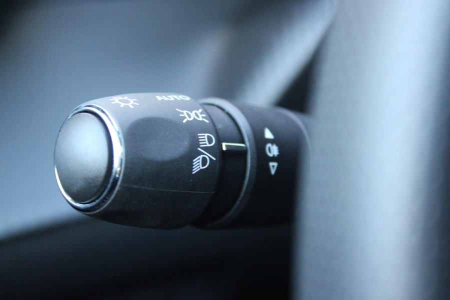 Peugeot 2008 1.2 130PK AUTOMAAT GT PACK | ELEKTRISCH BEDIENBARE BESTUURDERSSTOEL | NAVIGATIE | FULL LED KOPLAMPEN | DRAADLOZE APPLE CARPLAY/ANDROID AUTO | ADAPTIVE CRUISE CONTROL | CAMERA VOOR + ACHTER | CLIMATE CONTROL | LICHTMETALEN VELGEN 17" | KEYLESS ENTRY/START | DAB+ RADIO | ALCANTARA/LEDEREN BEKLEDING  | DODEHOEK DETECTIE | PARKEERSENSOREN VOOR + ACHTER | STOEL VERWARMING |