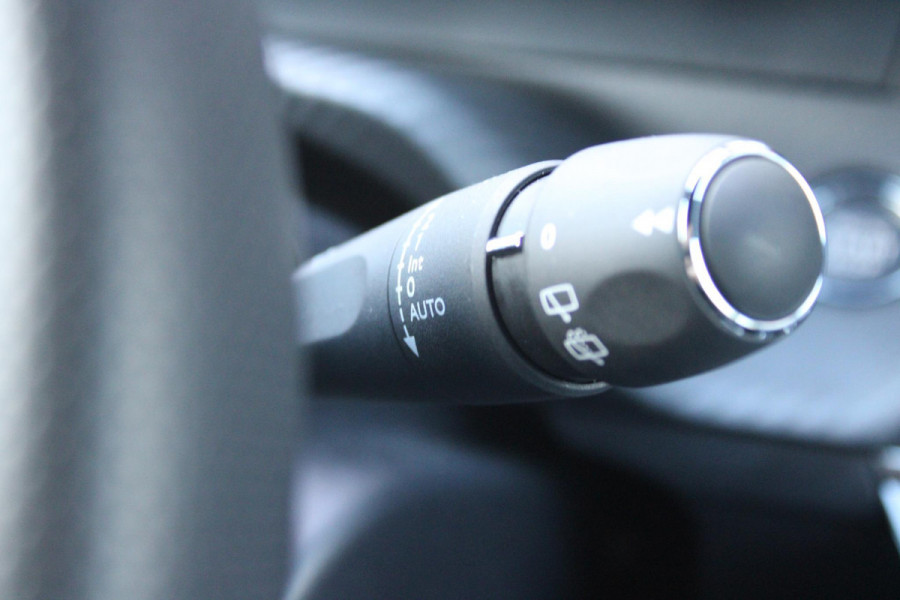 Peugeot 2008 1.2 130PK AUTOMAAT GT PACK | ELEKTRISCH BEDIENBARE BESTUURDERSSTOEL | NAVIGATIE | FULL LED KOPLAMPEN | DRAADLOZE APPLE CARPLAY/ANDROID AUTO | ADAPTIVE CRUISE CONTROL | CAMERA VOOR + ACHTER | CLIMATE CONTROL | LICHTMETALEN VELGEN 17" | KEYLESS ENTRY/START | DAB+ RADIO | ALCANTARA/LEDEREN BEKLEDING  | DODEHOEK DETECTIE | PARKEERSENSOREN VOOR + ACHTER | STOEL VERWARMING |