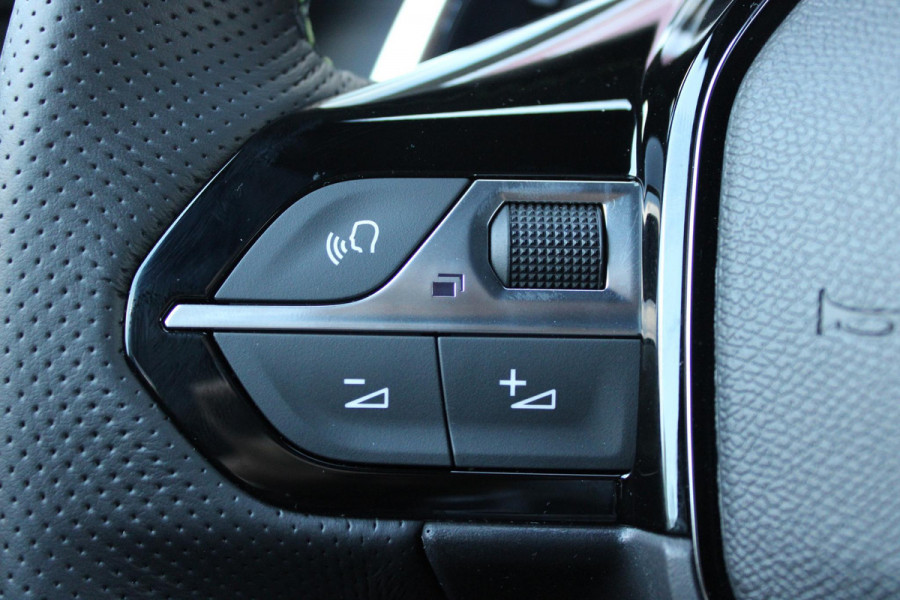 Peugeot 2008 1.2 130PK AUTOMAAT GT PACK | ELEKTRISCH BEDIENBARE BESTUURDERSSTOEL | NAVIGATIE | FULL LED KOPLAMPEN | DRAADLOZE APPLE CARPLAY/ANDROID AUTO | ADAPTIVE CRUISE CONTROL | CAMERA VOOR + ACHTER | CLIMATE CONTROL | LICHTMETALEN VELGEN 17" | KEYLESS ENTRY/START | DAB+ RADIO | ALCANTARA/LEDEREN BEKLEDING  | DODEHOEK DETECTIE | PARKEERSENSOREN VOOR + ACHTER | STOEL VERWARMING |