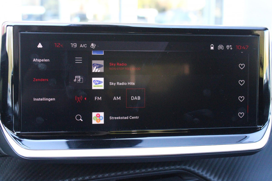 Peugeot 2008 1.2 130PK AUTOMAAT GT PACK | ELEKTRISCH BEDIENBARE BESTUURDERSSTOEL | NAVIGATIE | FULL LED KOPLAMPEN | DRAADLOZE APPLE CARPLAY/ANDROID AUTO | ADAPTIVE CRUISE CONTROL | CAMERA VOOR + ACHTER | CLIMATE CONTROL | LICHTMETALEN VELGEN 17" | KEYLESS ENTRY/START | DAB+ RADIO | ALCANTARA/LEDEREN BEKLEDING  | DODEHOEK DETECTIE | PARKEERSENSOREN VOOR + ACHTER | STOEL VERWARMING |