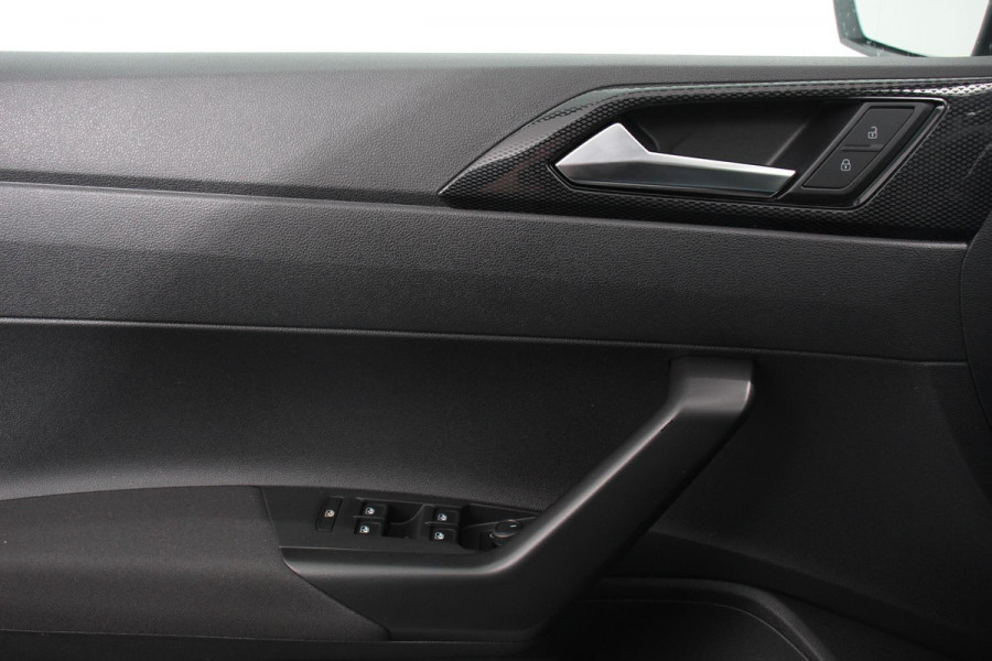 Volkswagen Polo 1.0 TSI Life Nieuw model ! | Navigatie | Climate Control | Adaptive Cruise Control | Lane/Side Assist | Camera | Licht + Zichtpakket | Stoelverwarming | App Connect  / Apple Carplay /Android Auto