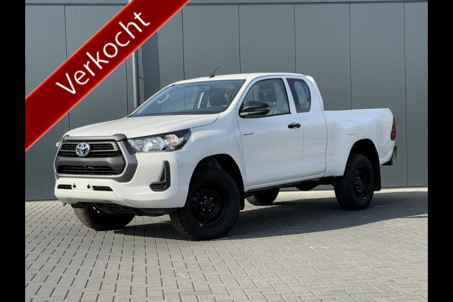Toyota Hilux 2.4 D-4D XTRA CAB / !! NIEUW !! BPM VRIJ / 4x4 / AIRCO / CRUISE / 3500 KG TREKGEWICHT