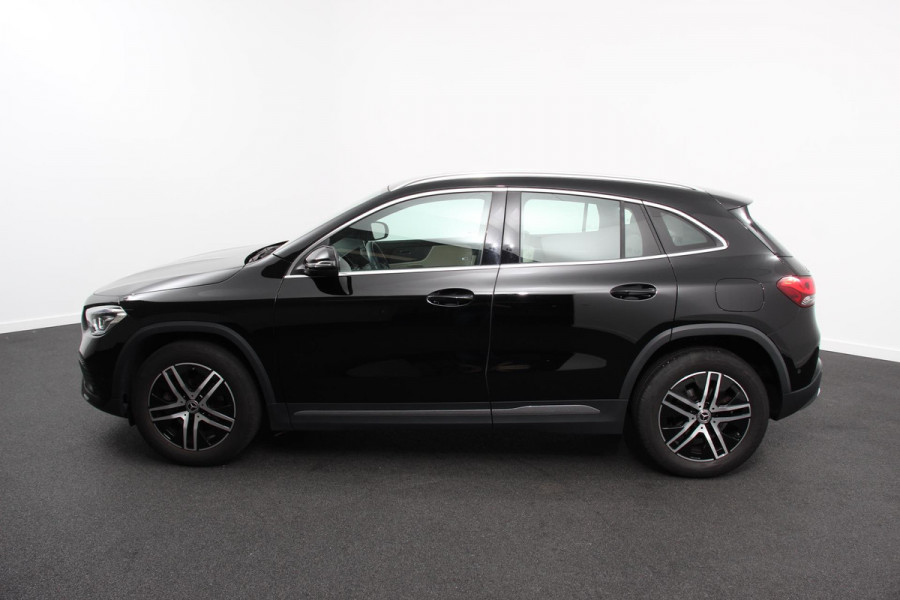 Mercedes-Benz GLA 200 Automaat Progressive Mercedes-Benz GLA-klasse 200 Progressive | Navigatie | Camera | Lederen Bekleding | Elektrische Achterklep | DAB  LED |