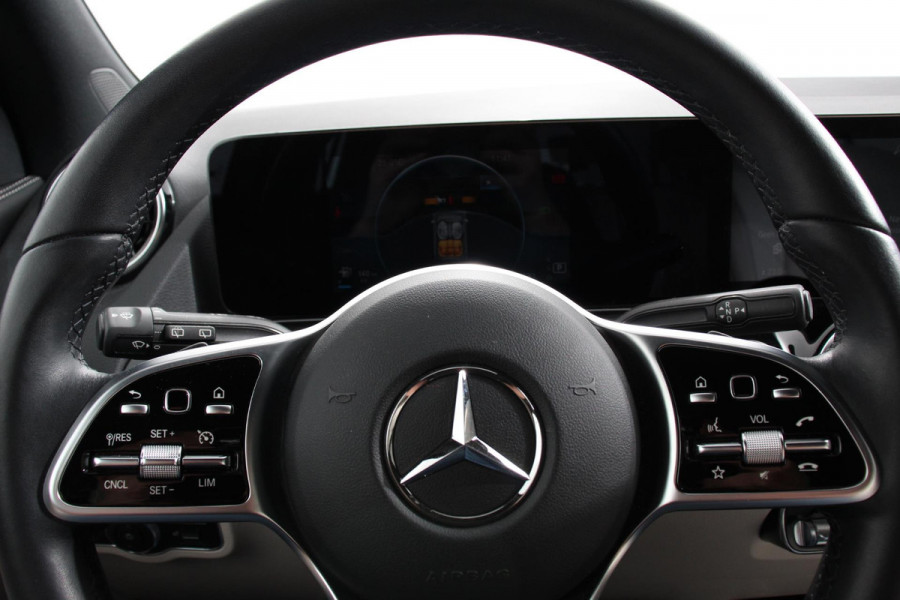 Mercedes-Benz GLA 200 Automaat Progressive Mercedes-Benz GLA-klasse 200 Progressive | Navigatie | Camera | Lederen Bekleding | Elektrische Achterklep | DAB  LED |