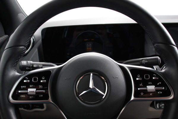 Mercedes-Benz GLA 200 Automaat Progressive Mercedes-Benz GLA-klasse 200 Progressive | Navigatie | Camera | Lederen Bekleding | Elektrische Achterklep | DAB  LED |