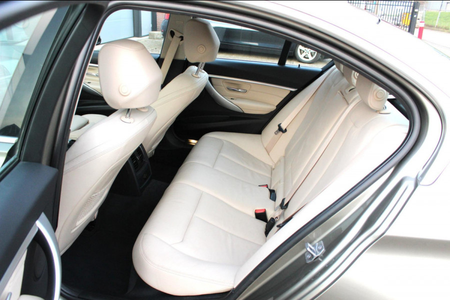 BMW 3-serie 330e Sport Line, Schuifdak (BTW-auto, 1e eigenaar)