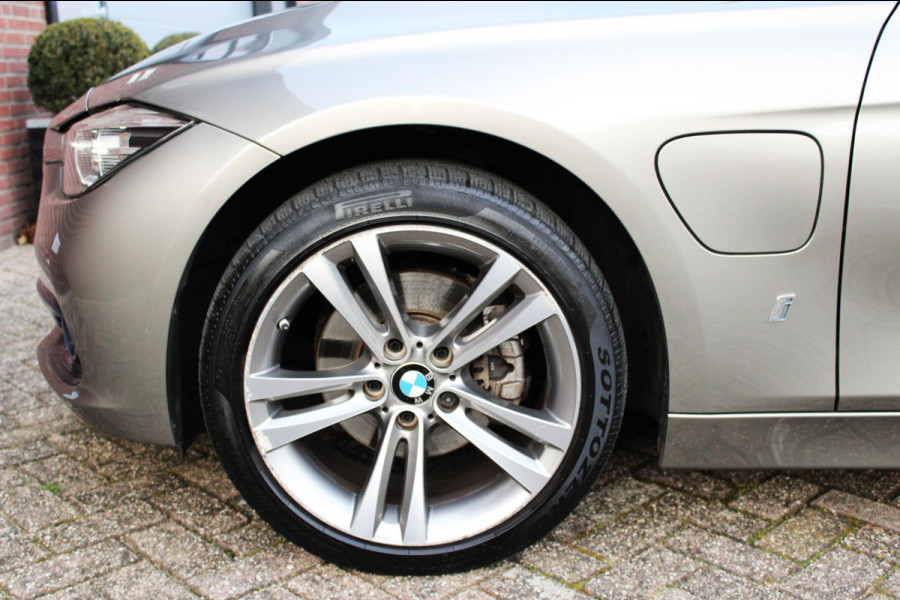 BMW 3-serie 330e Sport Line, Schuifdak (BTW-auto, 1e eigenaar)