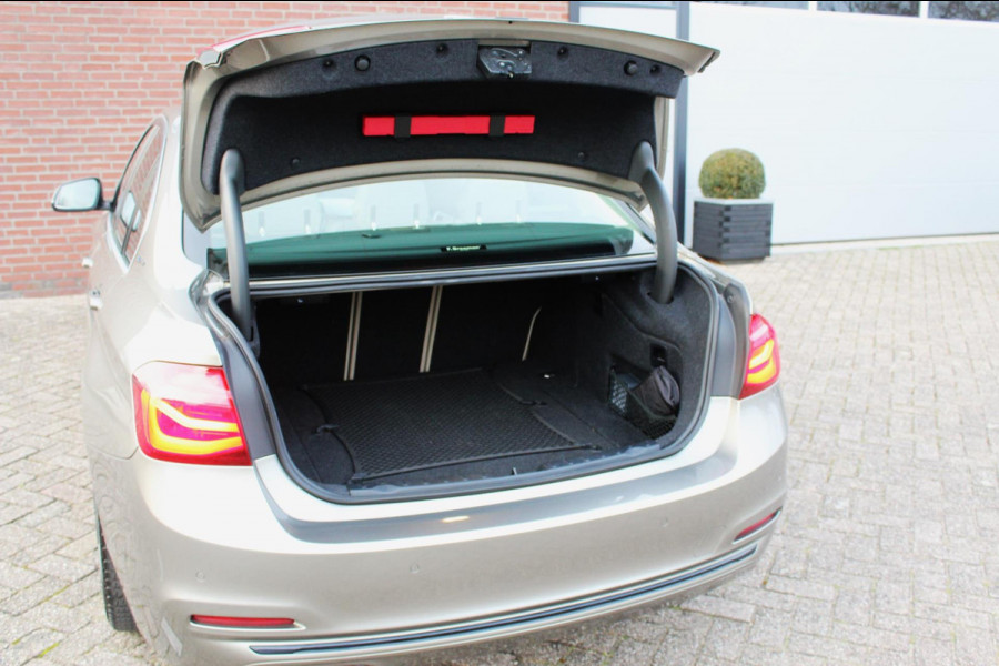 BMW 3-serie 330e Sport Line, Schuifdak (BTW-auto, 1e eigenaar)