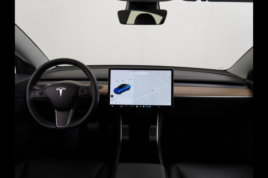 Tesla Model 3 RWD SR+ 60kWh 325PK Lmv 18" AutoPilot Leder PanoDak Adaptive-Cruise Lmv Camera's Elektr.-Stuur+Stoelen+Spiegels+Geheugen+Easy-En Navi LED Comfortstoelen ACC DAB Keyless en Voorverwarmen interieur via App One-Pedal-Drive Origineel Nederlandse auto tot 11kw laden thuis! Garantie Accu tot 26-09-2027 max 160.000km 1.584kg licht!