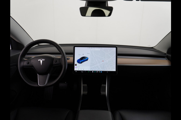 Tesla Model 3 RWD SR+ 60kWh 325PK Lmv 18" AutoPilot Leder PanoDak Adaptive-Cruise Lmv Camera's Elektr.-Stuur+Stoelen+Spiegels+Geheugen+Easy-En Navi LED Comfortstoelen ACC DAB Keyless en Voorverwarmen interieur via App One-Pedal-Drive Origineel Nederlandse auto tot 11kw laden thuis! Garantie Accu tot 26-09-2027 max 160.000km 1.584kg licht!