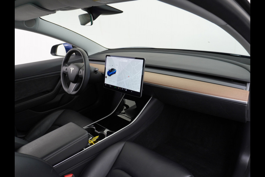 Tesla Model 3 RWD SR+ 60kWh 325PK Lmv 18" AutoPilot Leder PanoDak Adaptive-Cruise Lmv Camera's Elektr.-Stuur+Stoelen+Spiegels+Geheugen+Easy-En Navi LED Comfortstoelen ACC DAB Keyless en Voorverwarmen interieur via App One-Pedal-Drive Origineel Nederlandse auto tot 11kw laden thuis! Garantie Accu tot 26-09-2027 max 160.000km 1.584kg licht!