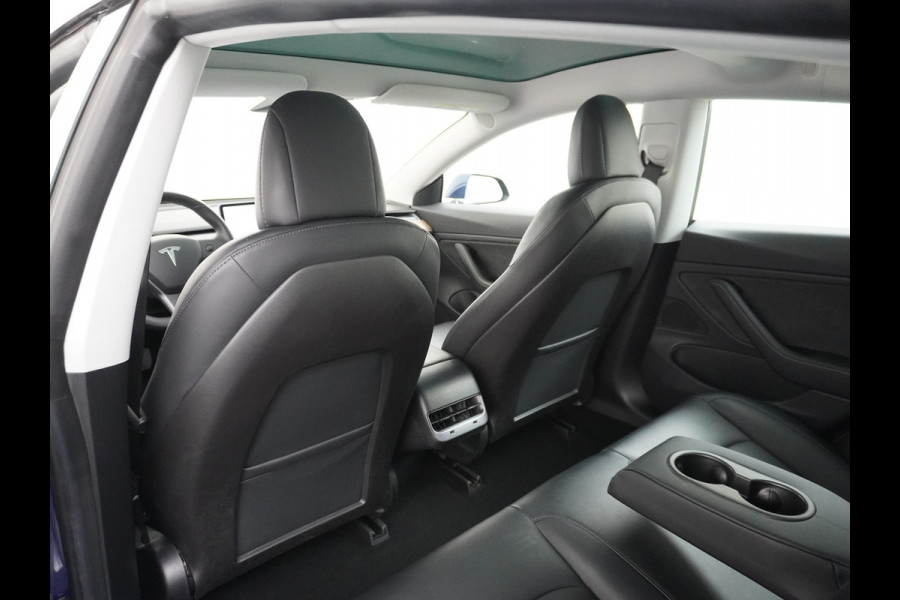 Tesla Model 3 RWD SR+ 60kWh 325PK Lmv 18" AutoPilot Leder PanoDak Adaptive-Cruise Lmv Camera's Elektr.-Stuur+Stoelen+Spiegels+Geheugen+Easy-En Navi LED Comfortstoelen ACC DAB Keyless en Voorverwarmen interieur via App One-Pedal-Drive Origineel Nederlandse auto tot 11kw laden thuis! Garantie Accu tot 26-09-2027 max 160.000km 1.584kg licht!