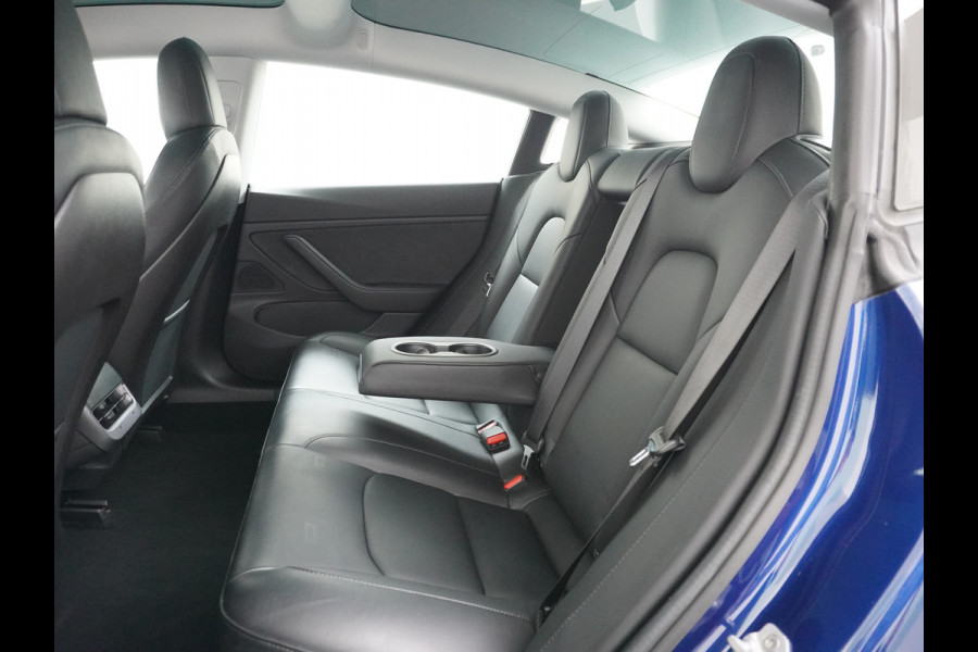 Tesla Model 3 RWD SR+ 60kWh 325PK Lmv 18" AutoPilot Leder PanoDak Adaptive-Cruise Lmv Camera's Elektr.-Stuur+Stoelen+Spiegels+Geheugen+Easy-En Navi LED Comfortstoelen ACC DAB Keyless en Voorverwarmen interieur via App One-Pedal-Drive Origineel Nederlandse auto tot 11kw laden thuis! Garantie Accu tot 26-09-2027 max 160.000km 1.584kg licht!