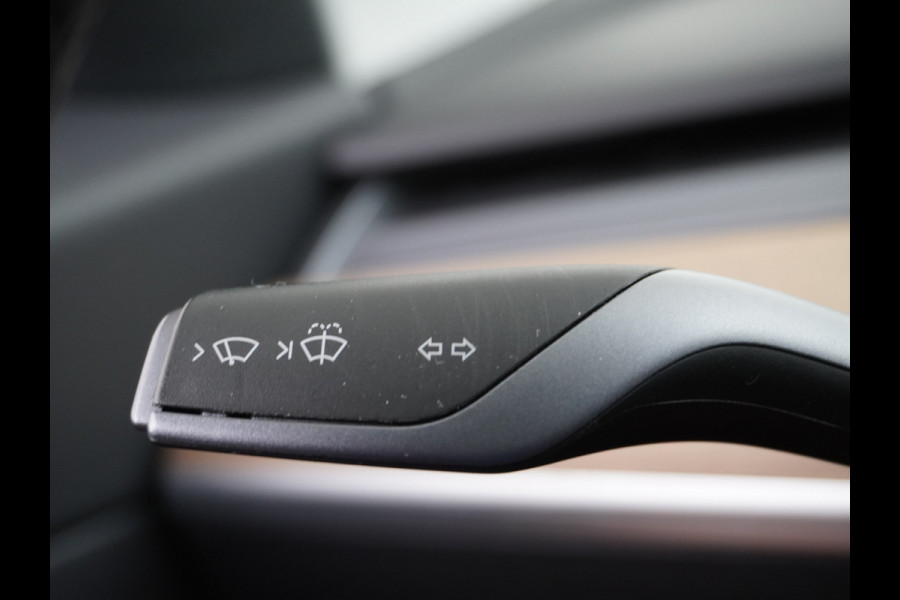 Tesla Model 3 RWD SR+ 60kWh 325PK Lmv 18" AutoPilot Leder PanoDak Adaptive-Cruise Lmv Camera's Elektr.-Stuur+Stoelen+Spiegels+Geheugen+Easy-En Navi LED Comfortstoelen ACC DAB Keyless en Voorverwarmen interieur via App One-Pedal-Drive Origineel Nederlandse auto tot 11kw laden thuis! Garantie Accu tot 26-09-2027 max 160.000km 1.584kg licht!