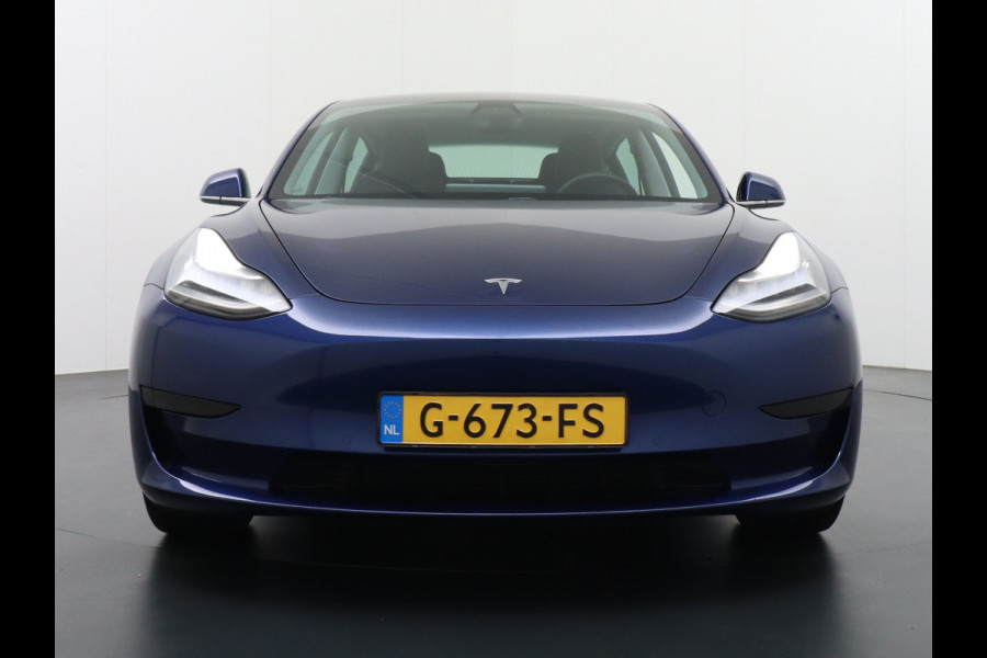 Tesla Model 3 RWD SR+ 60kWh 325PK Lmv 18" AutoPilot Leder PanoDak Adaptive-Cruise Lmv Camera's Elektr.-Stuur+Stoelen+Spiegels+Geheugen+Easy-En Navi LED Comfortstoelen ACC DAB Keyless en Voorverwarmen interieur via App One-Pedal-Drive Origineel Nederlandse auto tot 11kw laden thuis! Garantie Accu tot 26-09-2027 max 160.000km 1.584kg licht!
