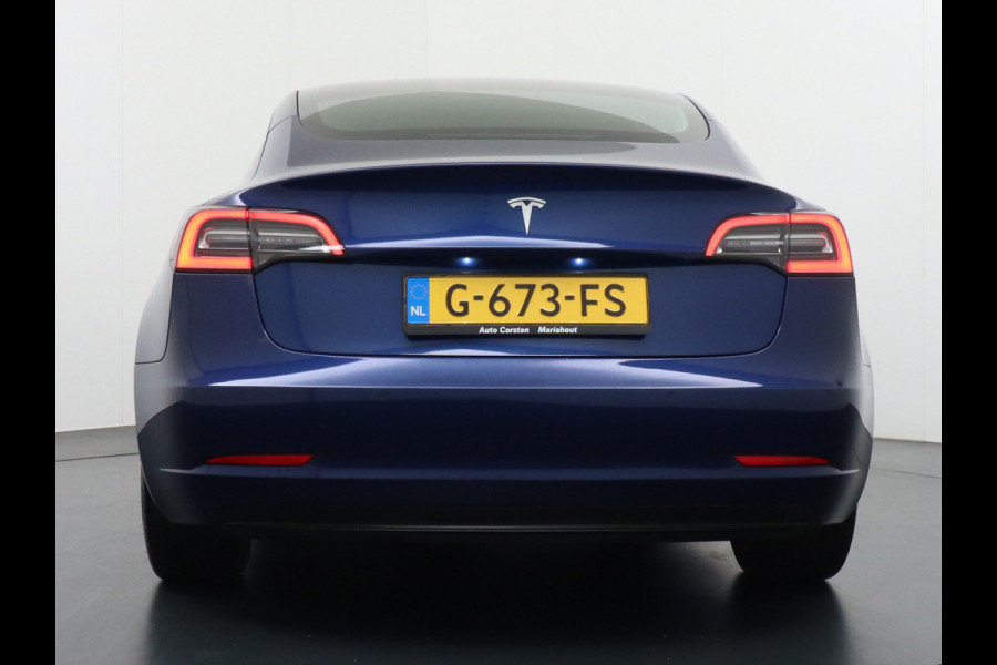 Tesla Model 3 RWD SR+ 60kWh 325PK Lmv 18" AutoPilot Leder PanoDak Adaptive-Cruise Lmv Camera's Elektr.-Stuur+Stoelen+Spiegels+Geheugen+Easy-En Navi LED Comfortstoelen ACC DAB Keyless en Voorverwarmen interieur via App One-Pedal-Drive Origineel Nederlandse auto tot 11kw laden thuis! Garantie Accu tot 26-09-2027 max 160.000km 1.584kg licht!