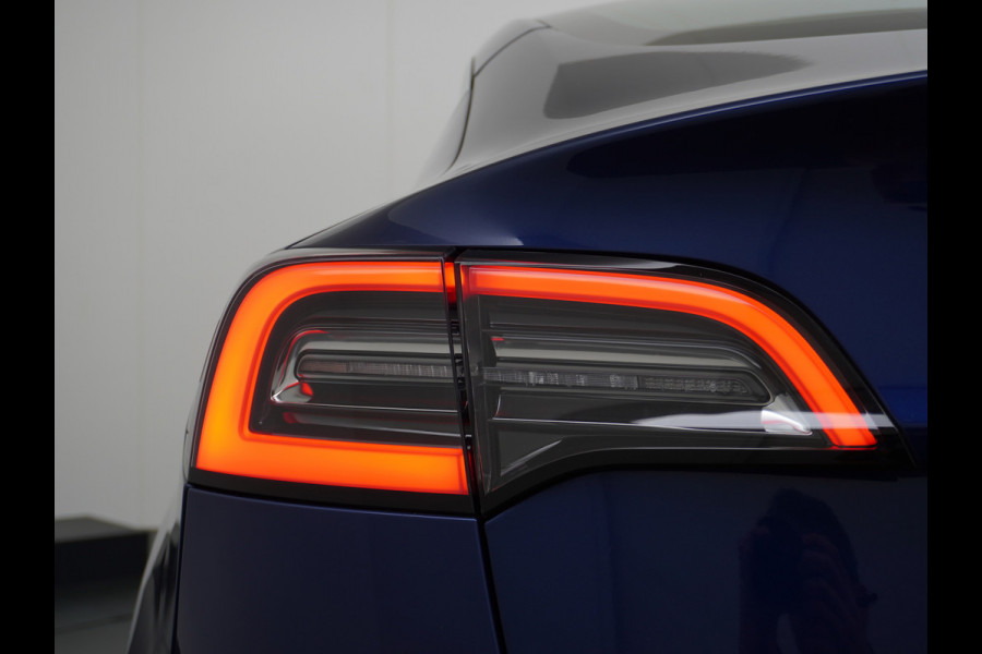Tesla Model 3 RWD SR+ 60kWh 325PK Lmv 18" AutoPilot Leder PanoDak Adaptive-Cruise Lmv Camera's Elektr.-Stuur+Stoelen+Spiegels+Geheugen+Easy-En Navi LED Comfortstoelen ACC DAB Keyless en Voorverwarmen interieur via App One-Pedal-Drive Origineel Nederlandse auto tot 11kw laden thuis! Garantie Accu tot 26-09-2027 max 160.000km 1.584kg licht!