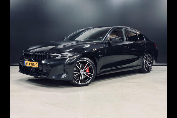 BMW 3-serie 330e X-Drive M-Sportpakket, Facelift!, Shadow Line, Gr Display, Cam, PDC, Ambiënte Light, Multistuur, Dealer Onderhoud
