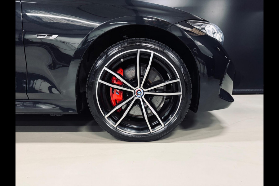 BMW 3-serie 330e X-Drive M-Sportpakket, Facelift!, Shadow Line, Gr Display, Cam, PDC, Ambiënte Light, Multistuur, Dealer Onderhoud