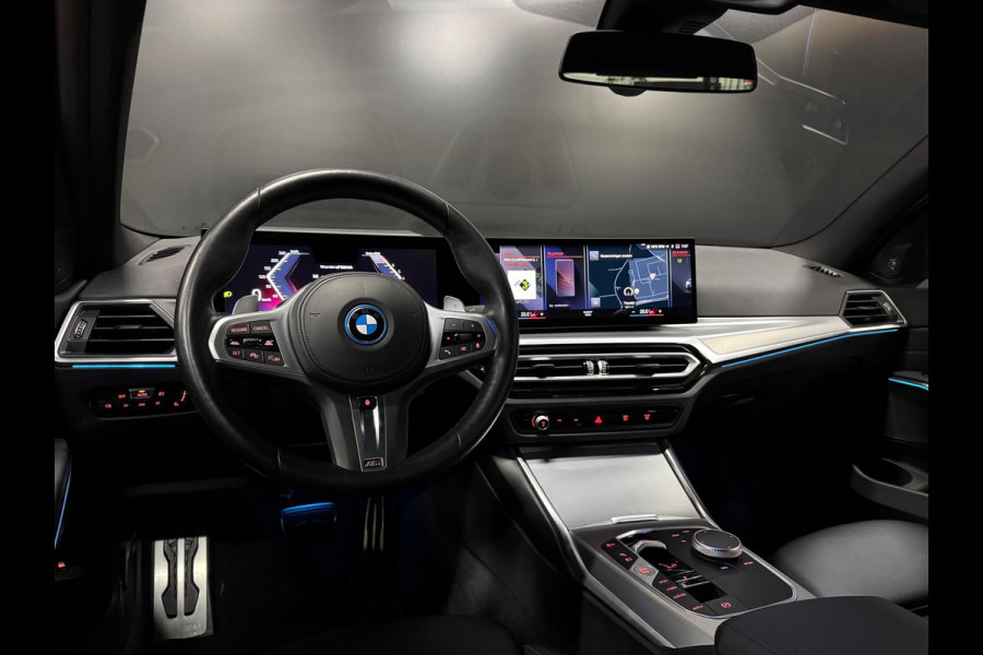 BMW 3-serie 330e X-Drive M-Sportpakket, Facelift!, Shadow Line, Gr Display, Cam, PDC, Ambiënte Light, Multistuur, Dealer Onderhoud