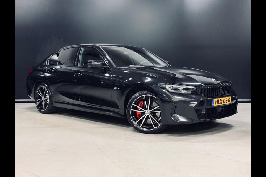 BMW 3-serie 330e X-Drive M-Sportpakket, Facelift!, Shadow Line, Gr Display, Cam, PDC, Ambiënte Light, Multistuur, Dealer Onderhoud