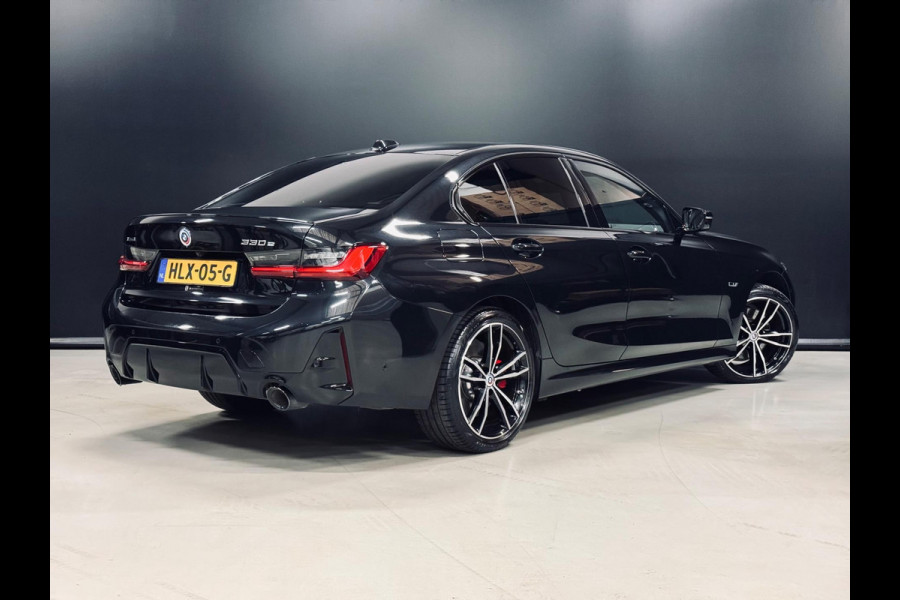 BMW 3-serie 330e X-Drive M-Sportpakket, Facelift!, Shadow Line, Gr Display, Cam, PDC, Ambiënte Light, Multistuur, Dealer Onderhoud