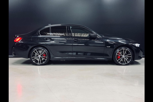 BMW 3-serie 330e X-Drive M-Sportpakket, Facelift!, Shadow Line, Gr Display, Cam, PDC, Ambiënte Light, Multistuur, Dealer Onderhoud