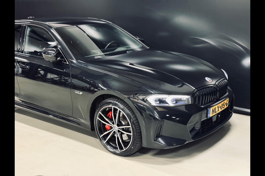 BMW 3-serie 330e X-Drive M-Sportpakket, Facelift!, Shadow Line, Gr Display, Cam, PDC, Ambiënte Light, Multistuur, Dealer Onderhoud