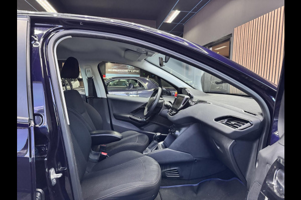 Peugeot 208 1.2 PureTech Blue Lion Navi Airco Cruise Lm velgen